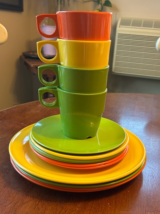 Vintage Other - Fun & Funky Retro Camping Dishes — 15 Pieces
